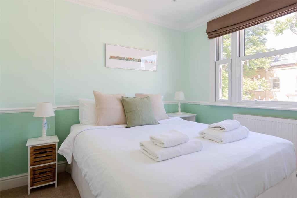 Spacious 3 Bedroom Flat With Terrace Λονδίνο Εξωτερικό φωτογραφία